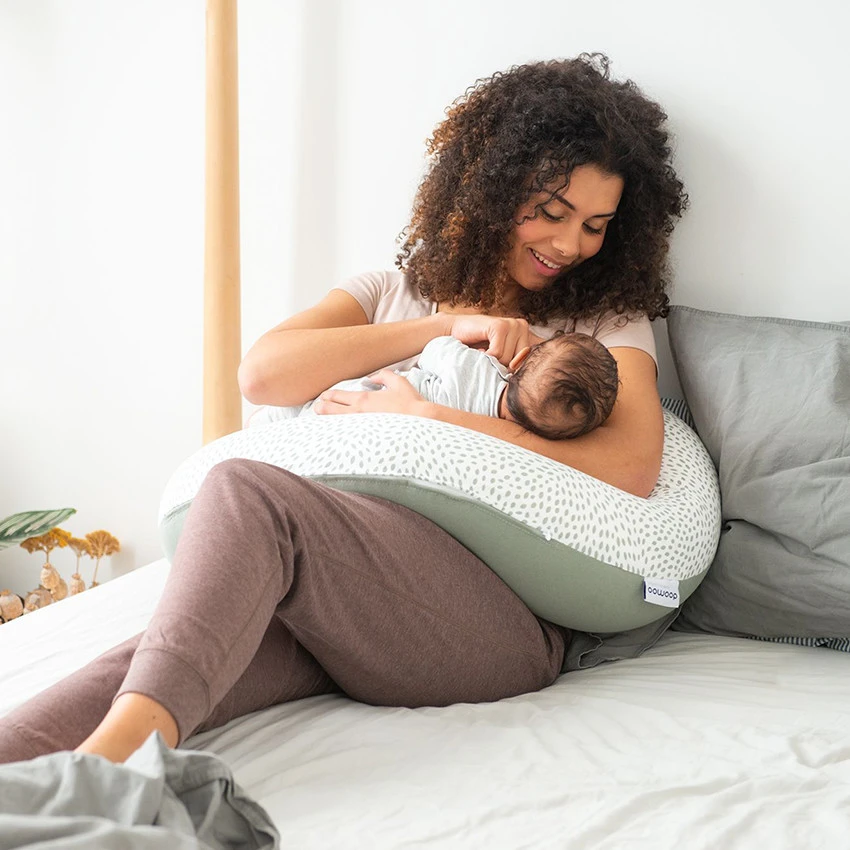 BabyMoov Coussin De Maternité Doomoo Buddy - Risotto Kaki 7 BabyMoov Coussin De Maternité Doomoo Buddy - Risotto Kaki – Image 5